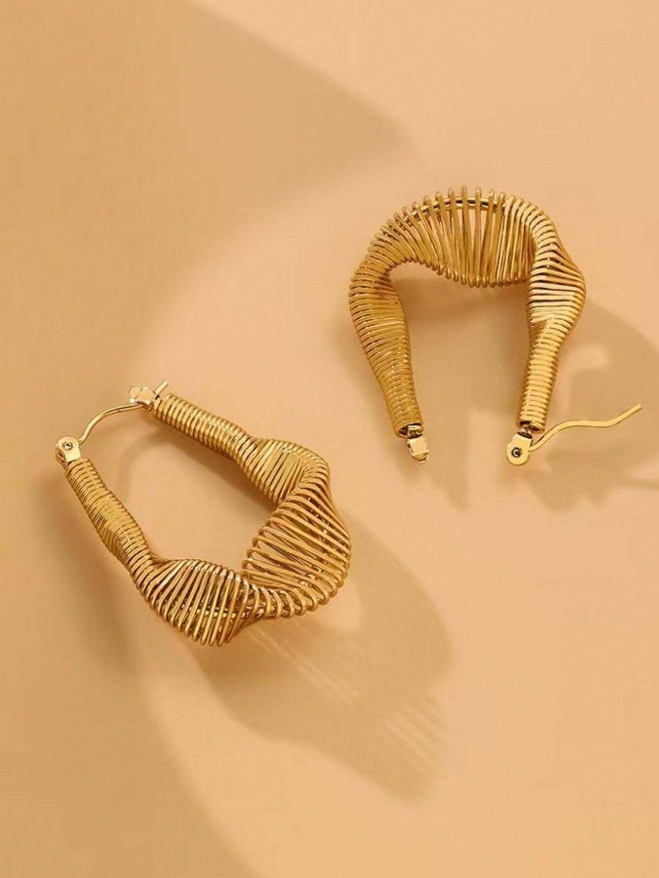 1Pair Fashionable & Elegant Twisted Asymmetrical Coil Design 18K Gold-Plated Stainless Steel Earrings Suitable for Women'S Daily Wear