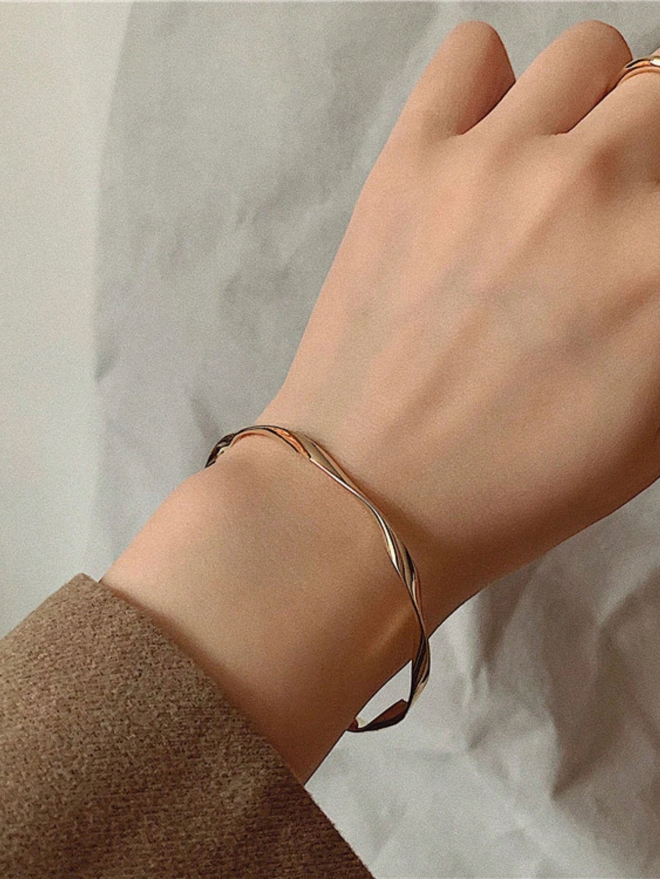 1Pc Fashionable Simple Wave Design Open Bangle Bracelet, Suitable for Women Daily Wear, Festival, Party
