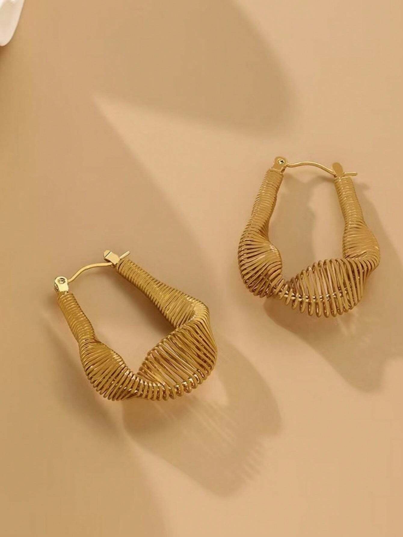 1Pair Fashionable & Elegant Twisted Asymmetrical Coil Design 18K Gold-Plated Stainless Steel Earrings Suitable for Women'S Daily Wear