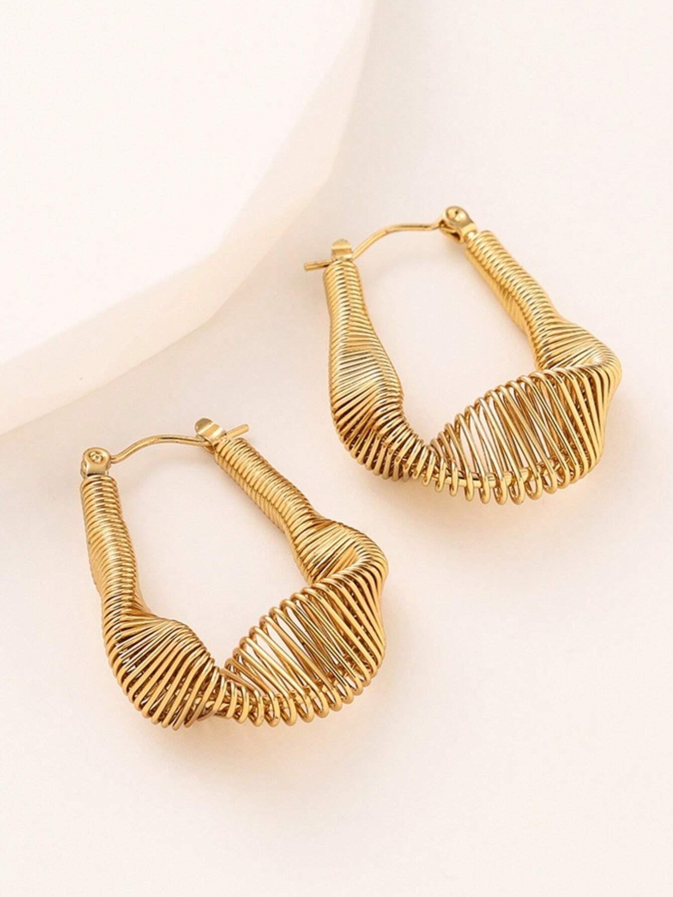 1Pair Fashionable & Elegant Twisted Asymmetrical Coil Design 18K Gold-Plated Stainless Steel Earrings Suitable for Women'S Daily Wear