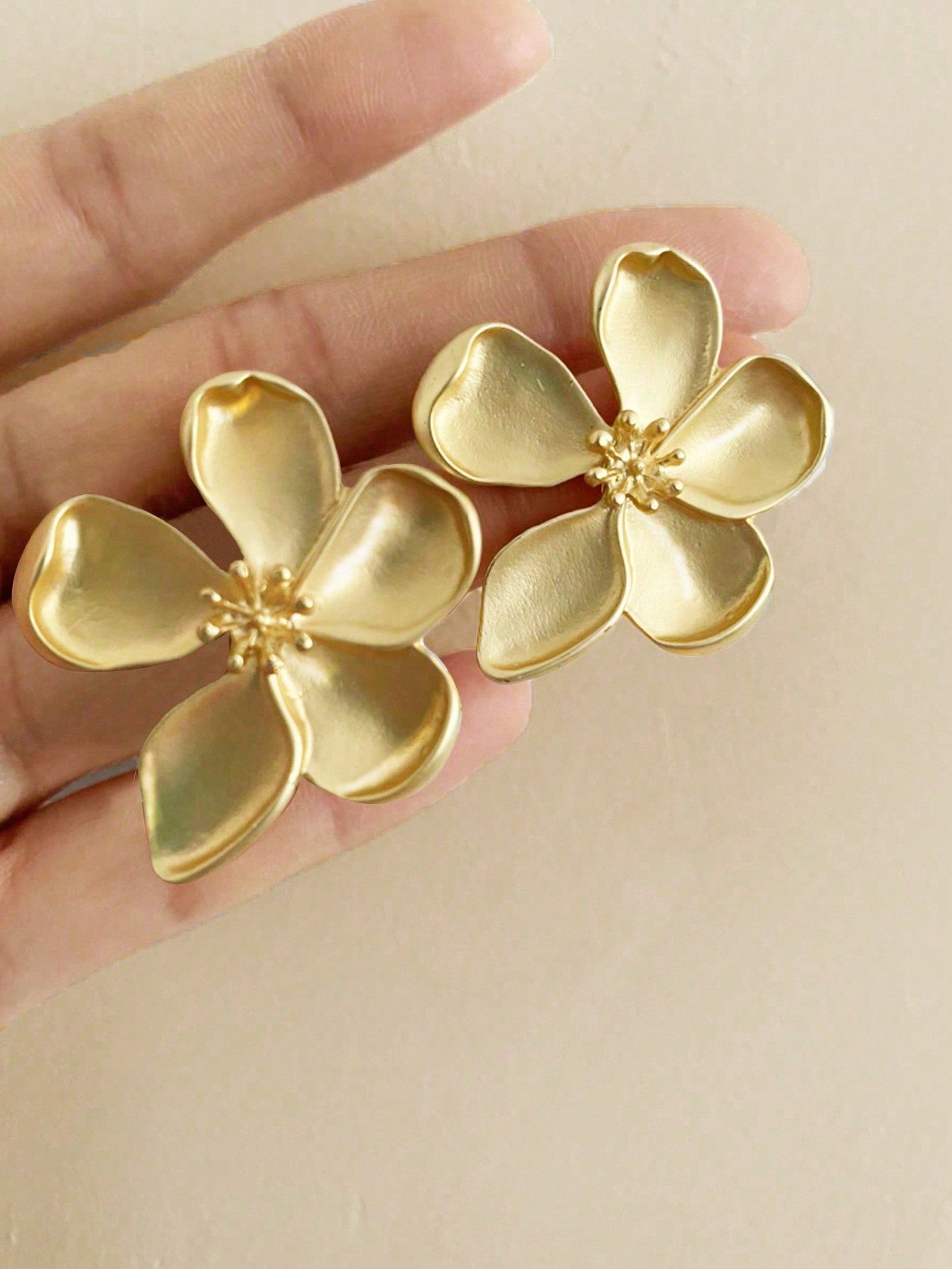 MESTILO 1 Pair of European and American Exaggerated Metal Large Flower Stud Earrings Suitable for Women'S Daily Wear Valentines