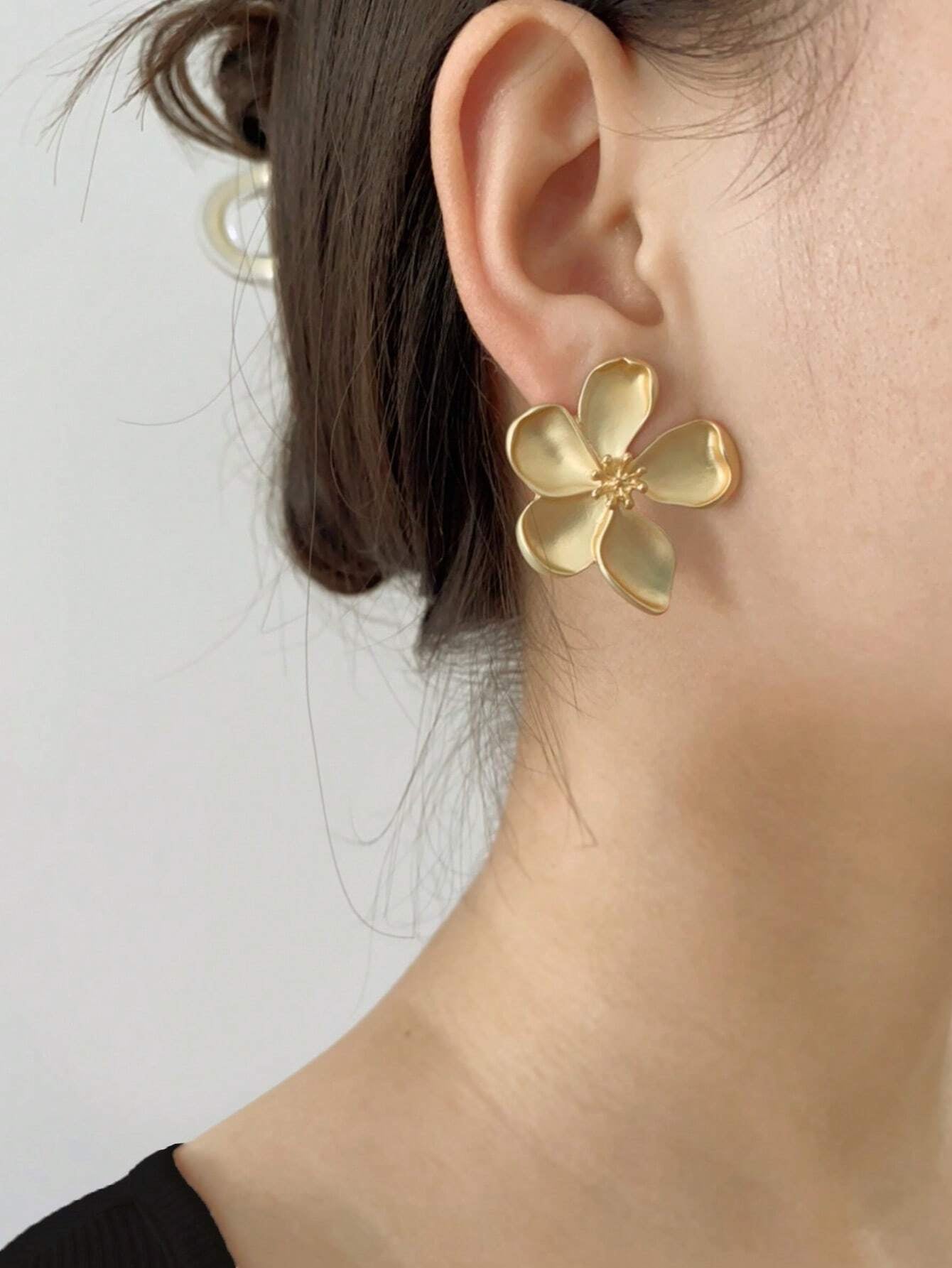 MESTILO 1 Pair of European and American Exaggerated Metal Large Flower Stud Earrings Suitable for Women'S Daily Wear Valentines