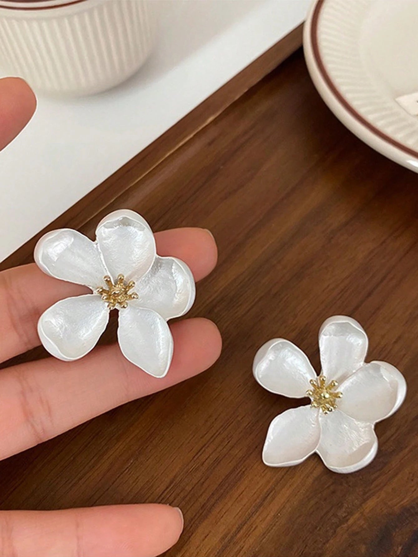 MESTILO 1 Pair of European and American Exaggerated Metal Large Flower Stud Earrings Suitable for Women'S Daily Wear Valentines