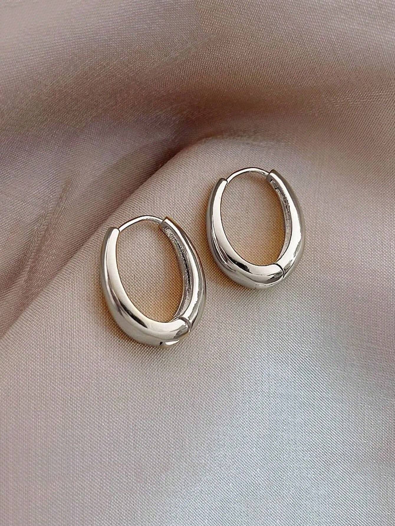 1Pair Simple Teardrop Hoop Earrings, Chunky Gold Tone Water Droplet Earrings, U-Shaped Earrings, Oval Hoop Earrings, Stylish and Elegant Lightweight Dainty Women Jewelry, Perfect Gift for Her
