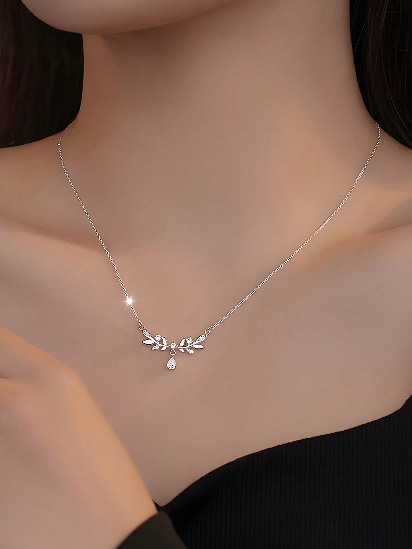 ELSEDES 1Pc/ Silver S925/ Simple & Elegant Design/ Inlaid with Shiny Cubic Zirconia/ Fashion & Fascination/ Pendant Necklace/ for Women'S Daily Wear & Party Wear/ Clavicle Chain