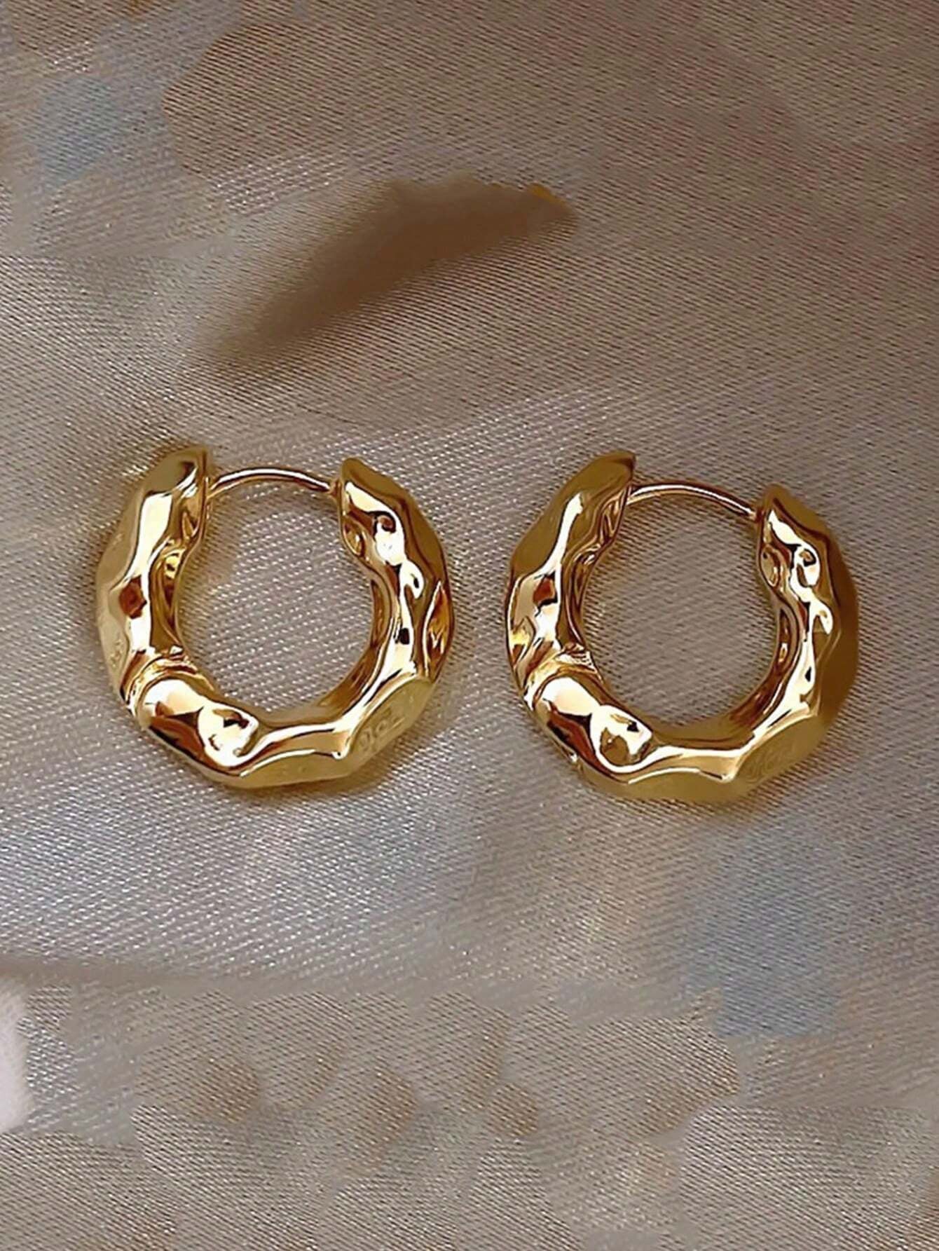 1Pair Simple Teardrop Hoop Earrings, Chunky Gold Tone Water Droplet Earrings, U-Shaped Earrings, Oval Hoop Earrings, Stylish and Elegant Lightweight Dainty Women Jewelry, Perfect Gift for Her