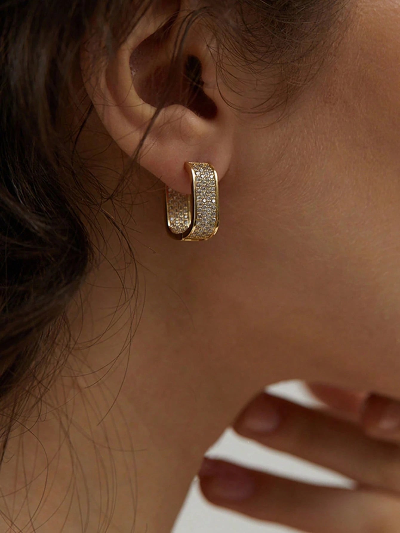 1Pair Simple Teardrop Hoop Earrings, Chunky Gold Tone Water Droplet Earrings, U-Shaped Earrings, Oval Hoop Earrings, Stylish and Elegant Lightweight Dainty Women Jewelry, Perfect Gift for Her