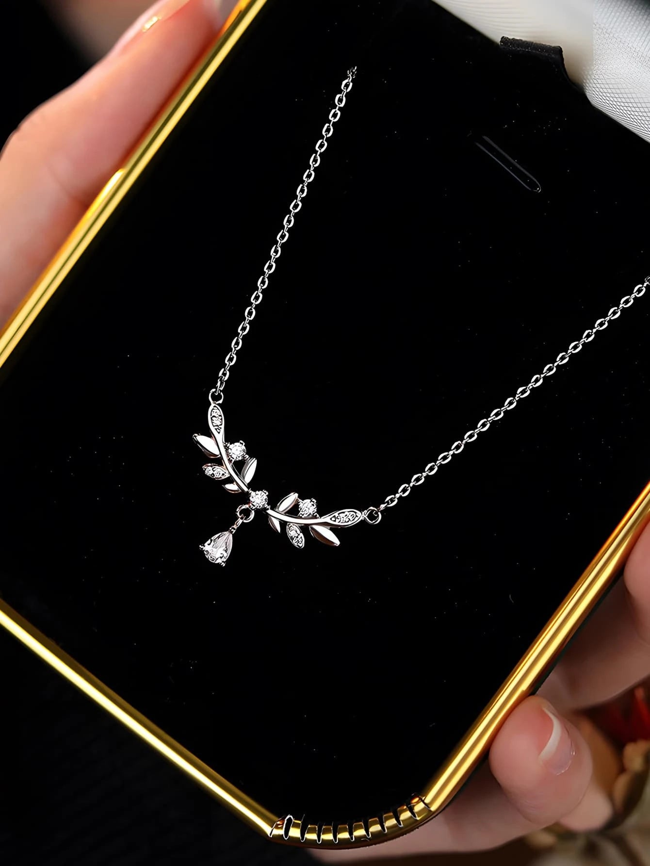 ELSEDES 1Pc/ Silver S925/ Simple & Elegant Design/ Inlaid with Shiny Cubic Zirconia/ Fashion & Fascination/ Pendant Necklace/ for Women'S Daily Wear & Party Wear/ Clavicle Chain