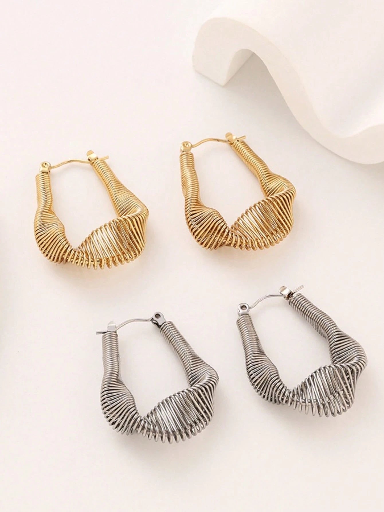 1Pair Fashionable & Elegant Twisted Asymmetrical Coil Design 18K Gold-Plated Stainless Steel Earrings Suitable for Women'S Daily Wear