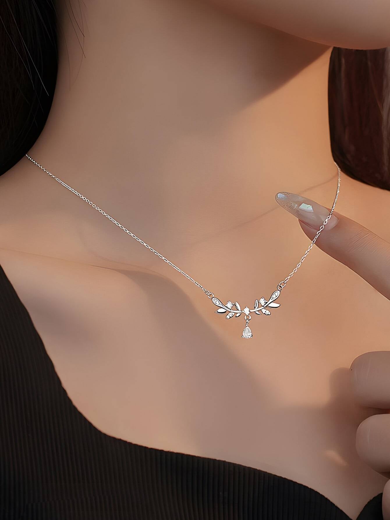 ELSEDES 1Pc/ Silver S925/ Simple & Elegant Design/ Inlaid with Shiny Cubic Zirconia/ Fashion & Fascination/ Pendant Necklace/ for Women'S Daily Wear & Party Wear/ Clavicle Chain