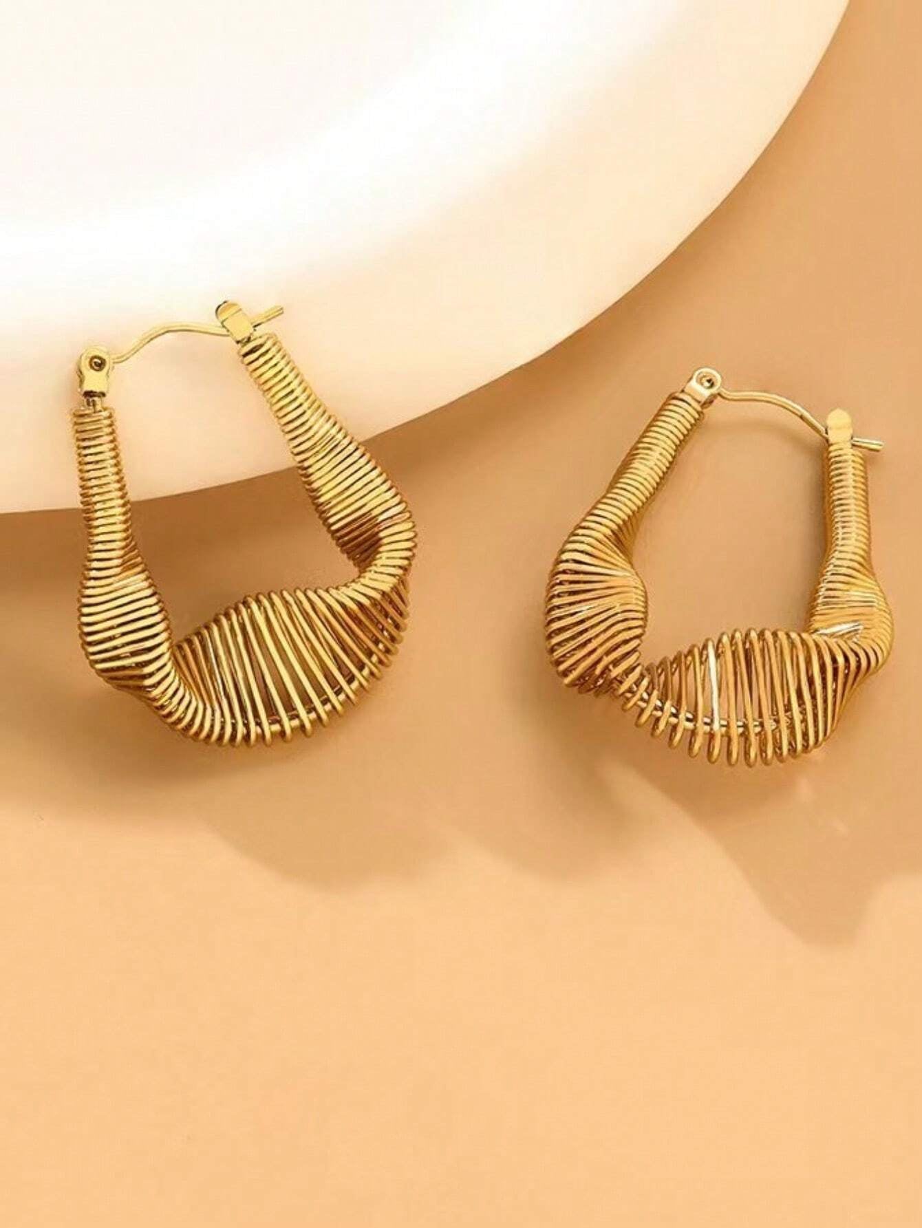 1Pair Fashionable & Elegant Twisted Asymmetrical Coil Design 18K Gold-Plated Stainless Steel Earrings Suitable for Women'S Daily Wear