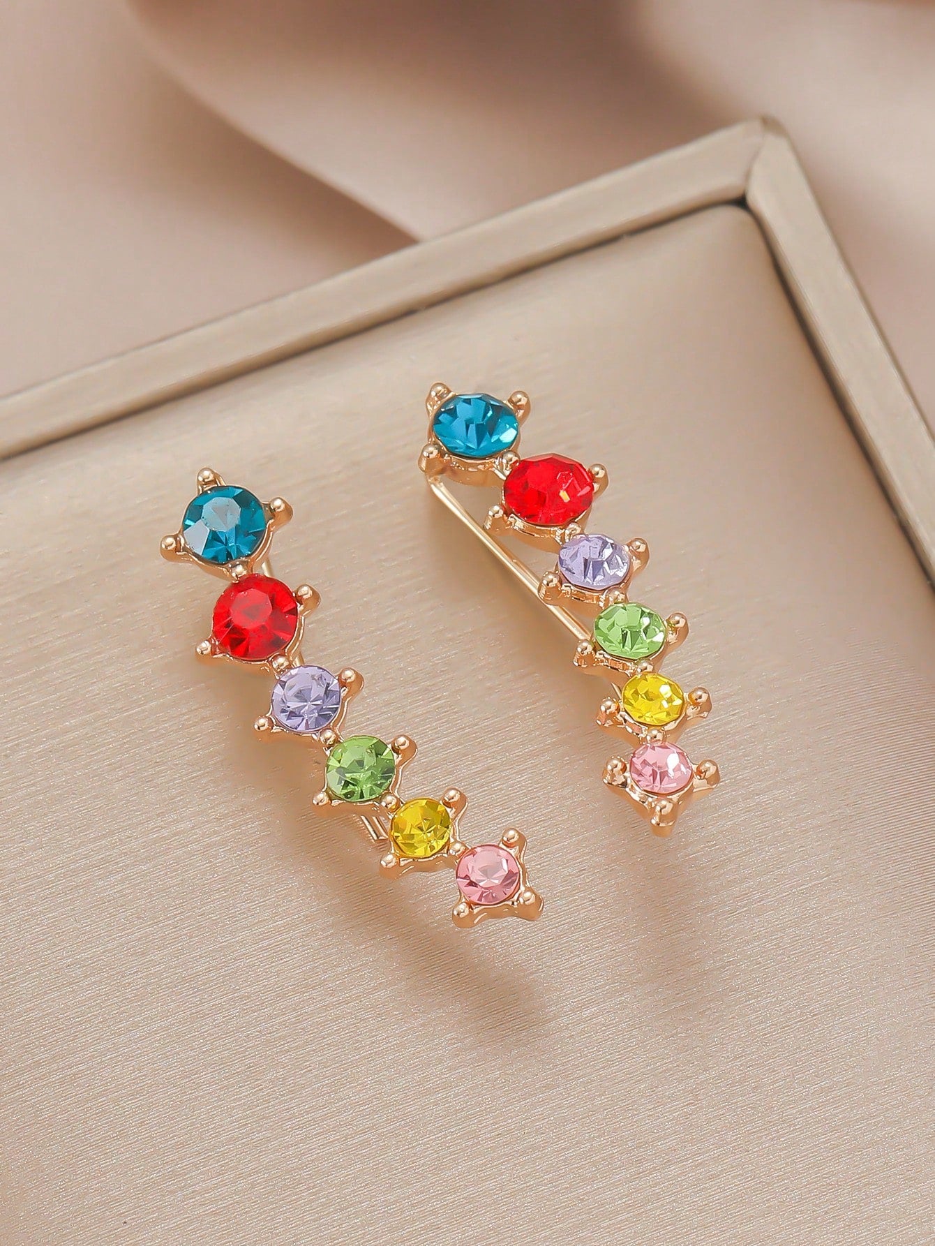 1Pc Copper Jewelry Simple & Classy & Versatile & Fashionable Leaf Design Cubic Zirconia Earrings for Women