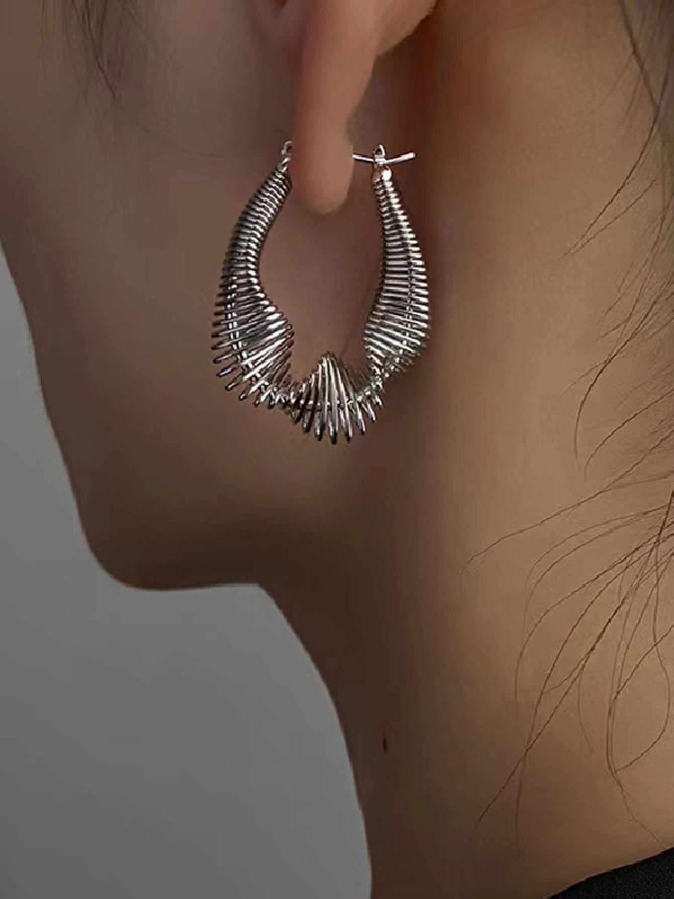 1Pair Fashionable & Elegant Twisted Asymmetrical Coil Design 18K Gold-Plated Stainless Steel Earrings Suitable for Women'S Daily Wear