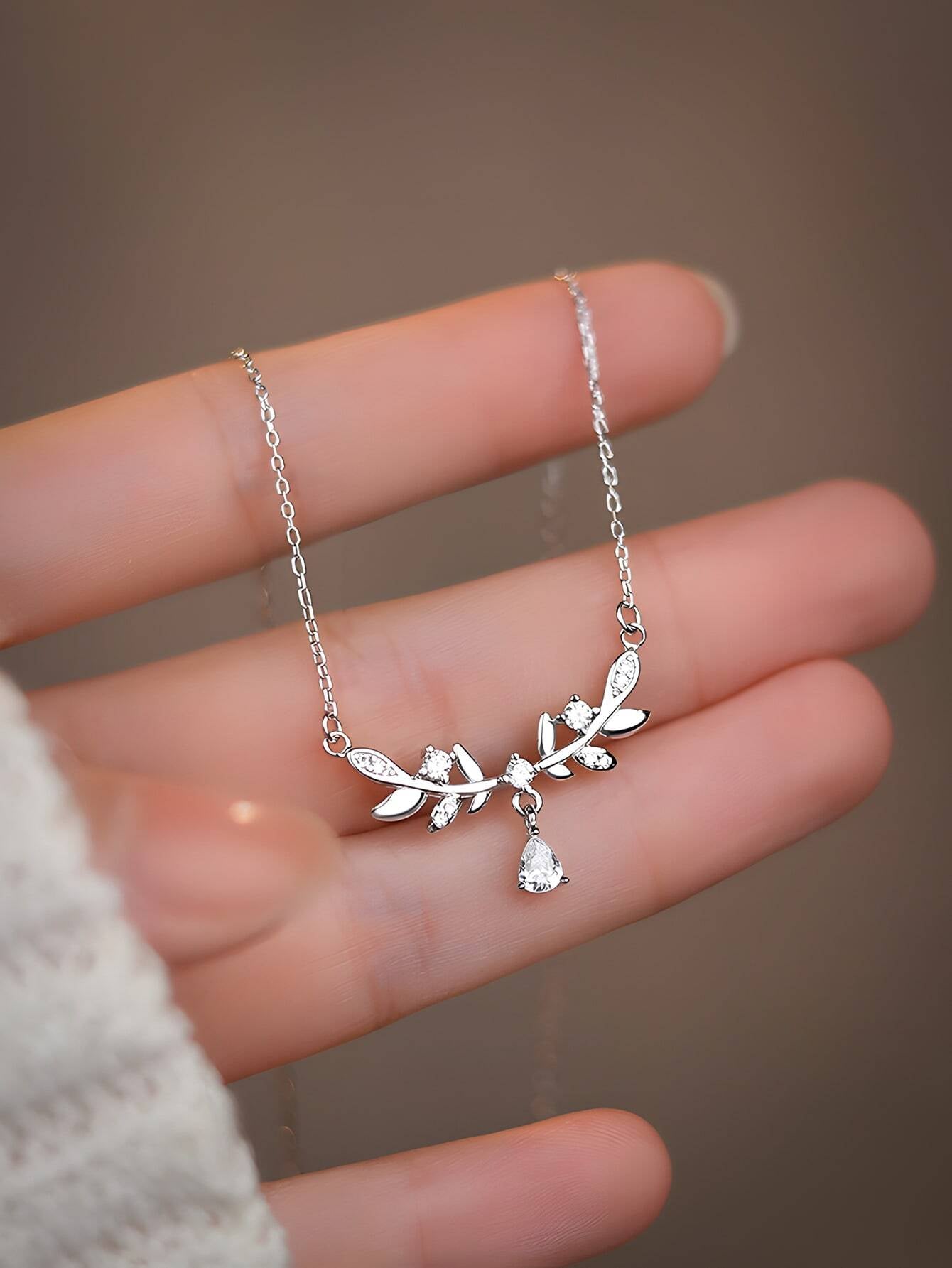 ELSEDES 1Pc/ Silver S925/ Simple & Elegant Design/ Inlaid with Shiny Cubic Zirconia/ Fashion & Fascination/ Pendant Necklace/ for Women'S Daily Wear & Party Wear/ Clavicle Chain