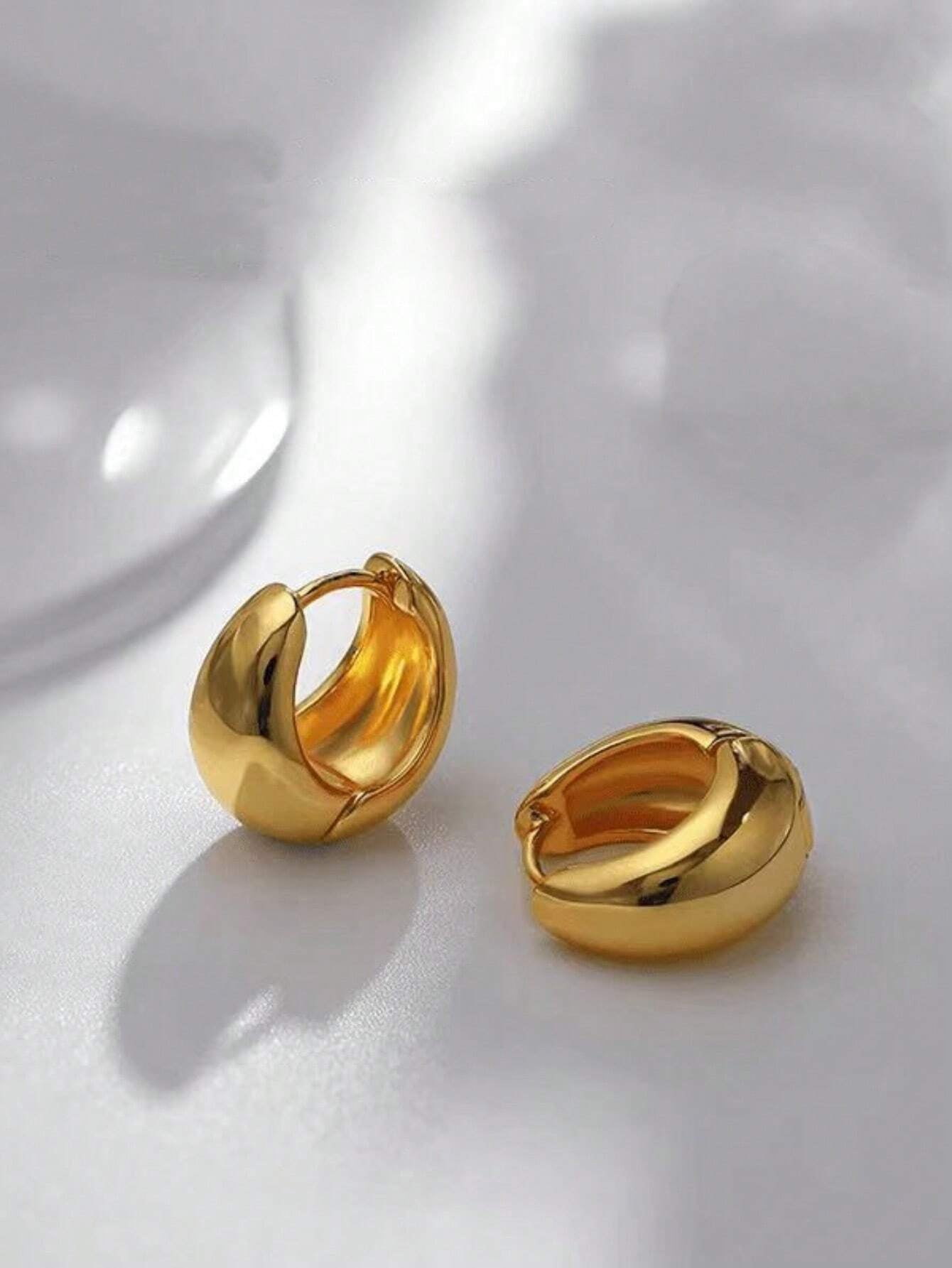 1Pair Simple Teardrop Hoop Earrings, Chunky Gold Tone Water Droplet Earrings, U-Shaped Earrings, Oval Hoop Earrings, Stylish and Elegant Lightweight Dainty Women Jewelry, Perfect Gift for Her