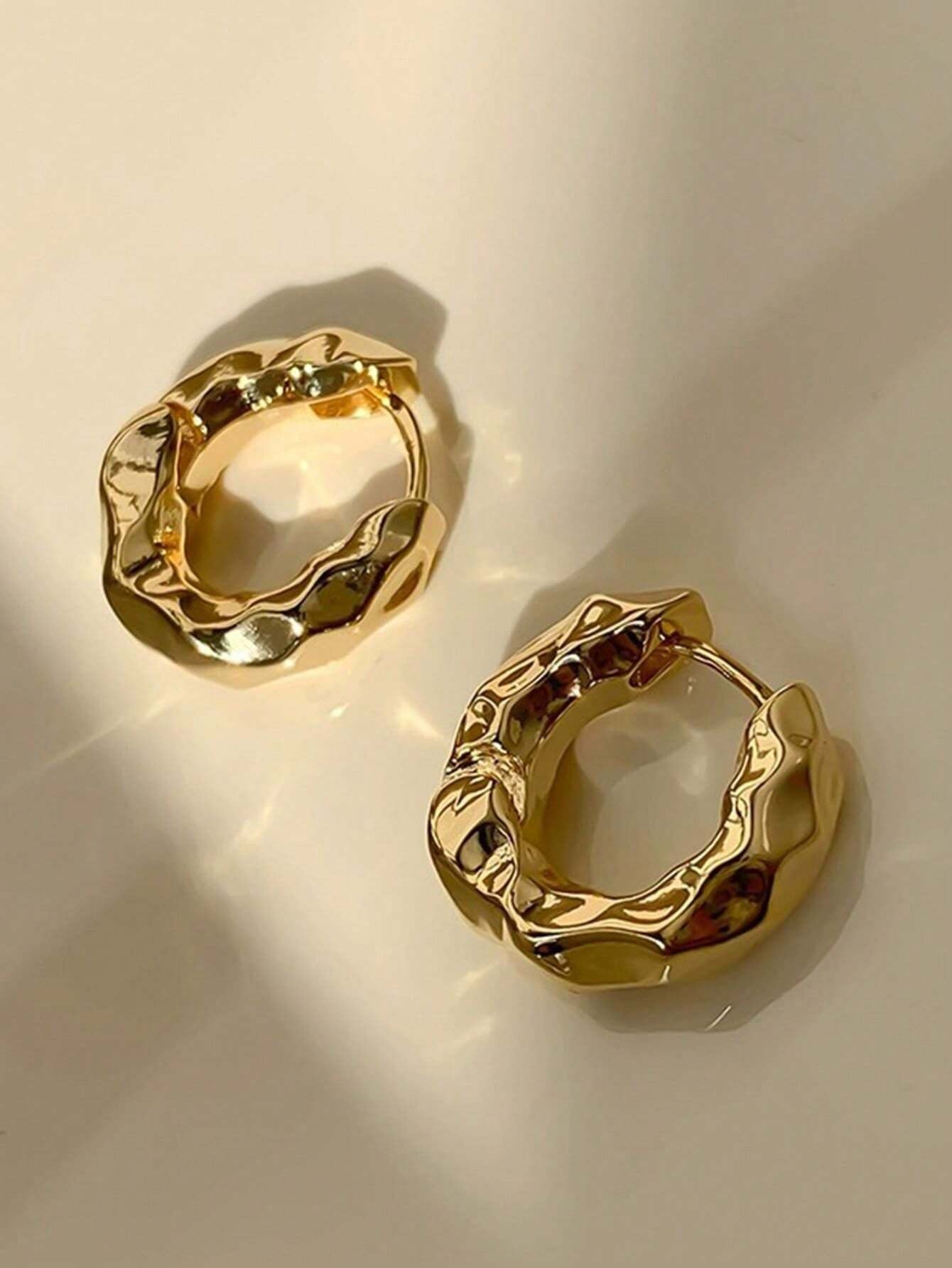 1Pair Simple Teardrop Hoop Earrings, Chunky Gold Tone Water Droplet Earrings, U-Shaped Earrings, Oval Hoop Earrings, Stylish and Elegant Lightweight Dainty Women Jewelry, Perfect Gift for Her
