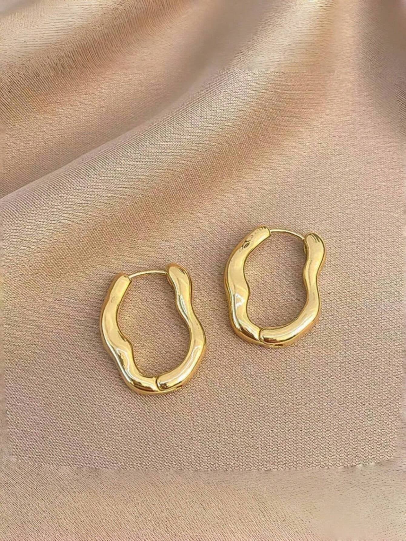 1Pair Simple Teardrop Hoop Earrings, Chunky Gold Tone Water Droplet Earrings, U-Shaped Earrings, Oval Hoop Earrings, Stylish and Elegant Lightweight Dainty Women Jewelry, Perfect Gift for Her