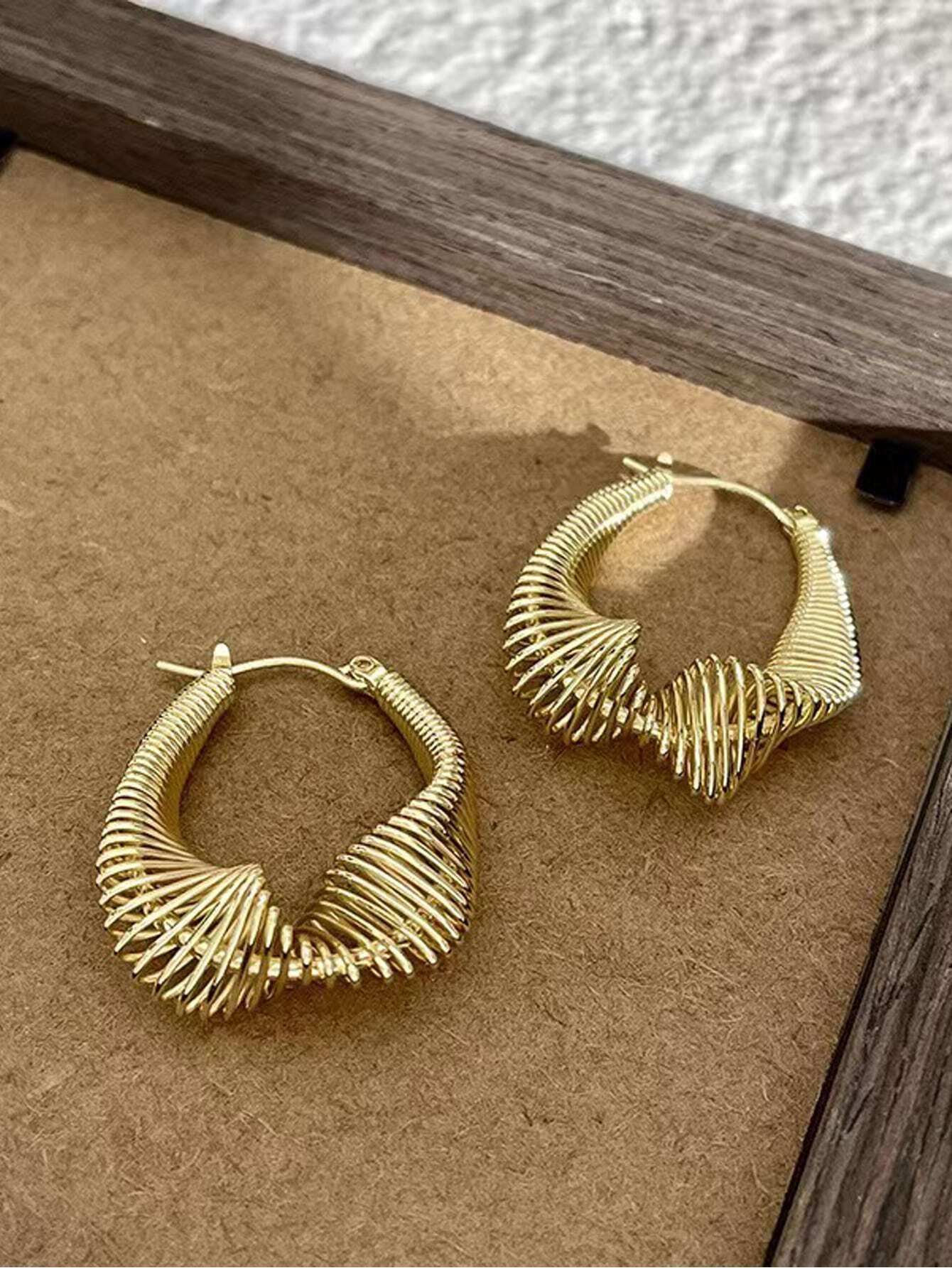 1Pair Fashionable & Elegant Twisted Asymmetrical Coil Design 18K Gold-Plated Stainless Steel Earrings Suitable for Women'S Daily Wear