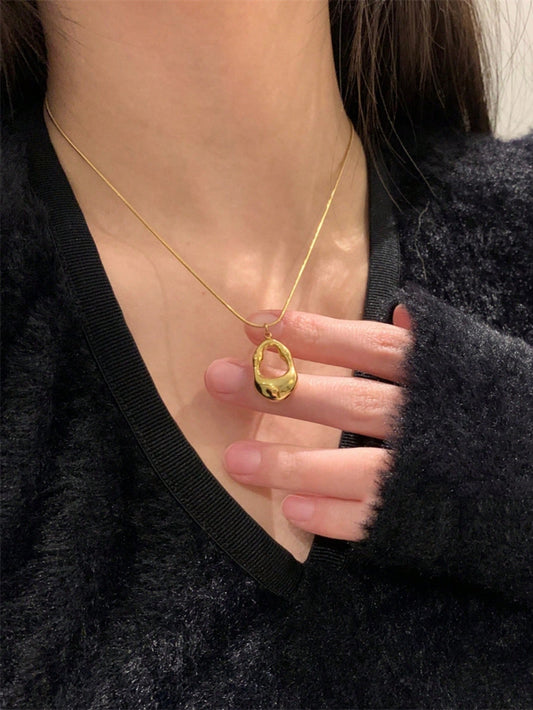 Stainless Steel Waterproof Fashionable Hollow-Out Teardrop Pendant round Serpentine Chain Necklace, Gold-Color, Not Easy to Fade, Suitable for Daily Wear of Women