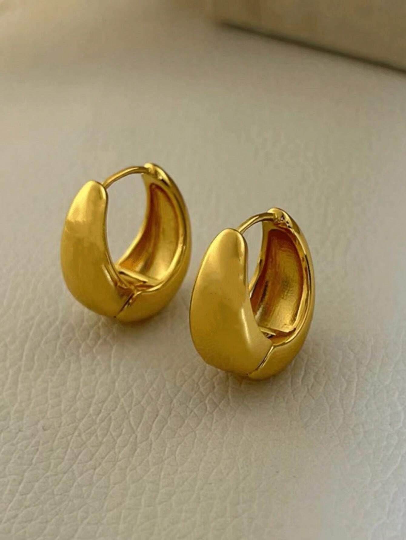 1Pair Simple Teardrop Hoop Earrings, Chunky Gold Tone Water Droplet Earrings, U-Shaped Earrings, Oval Hoop Earrings, Stylish and Elegant Lightweight Dainty Women Jewelry, Perfect Gift for Her