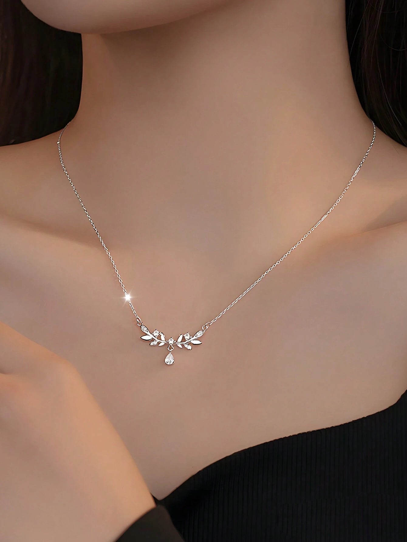 ELSEDES 1Pc/ Silver S925/ Simple & Elegant Design/ Inlaid with Shiny Cubic Zirconia/ Fashion & Fascination/ Pendant Necklace/ for Women'S Daily Wear & Party Wear/ Clavicle Chain