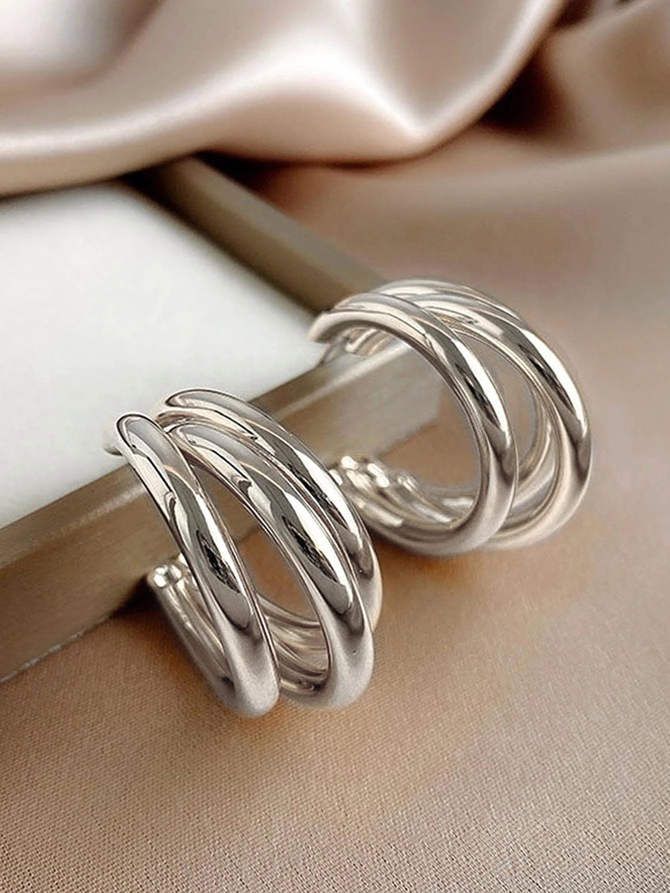 1Pair Fashion Minimalist Layered Cuff Hoop Earrings for Women for Daily Decoration