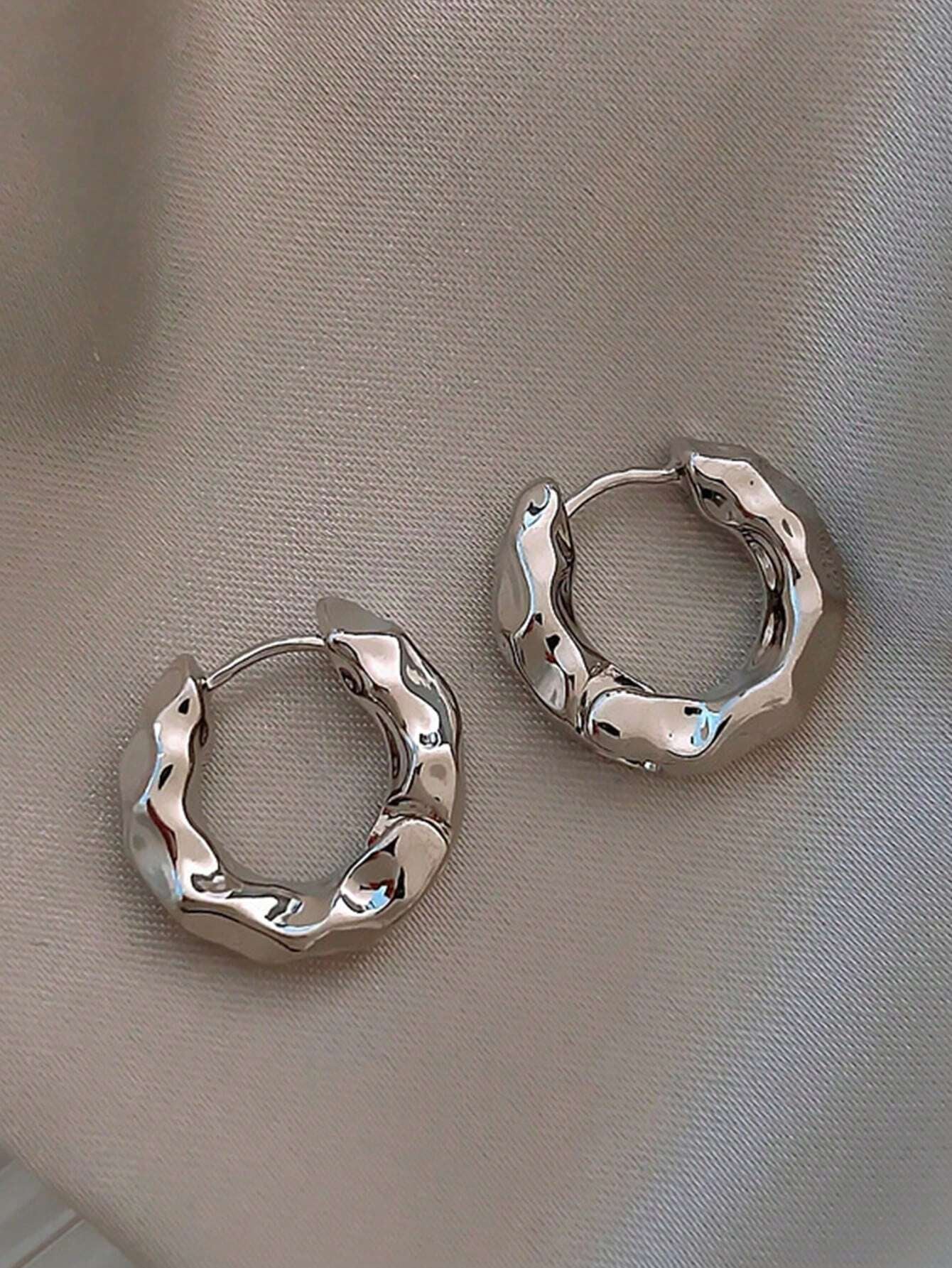 1Pair Simple Teardrop Hoop Earrings, Chunky Gold Tone Water Droplet Earrings, U-Shaped Earrings, Oval Hoop Earrings, Stylish and Elegant Lightweight Dainty Women Jewelry, Perfect Gift for Her