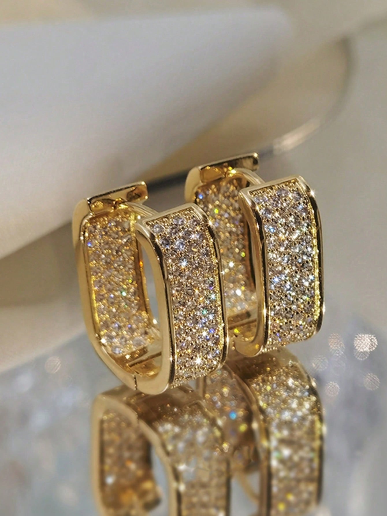 1Pair Simple Teardrop Hoop Earrings, Chunky Gold Tone Water Droplet Earrings, U-Shaped Earrings, Oval Hoop Earrings, Stylish and Elegant Lightweight Dainty Women Jewelry, Perfect Gift for Her